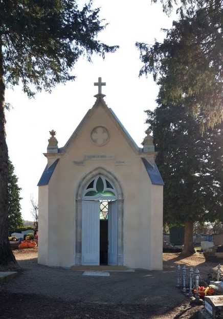 La chapelle au cimetière de Bucey lès Gy