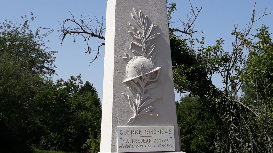 La Vernotte détail monument aux morts